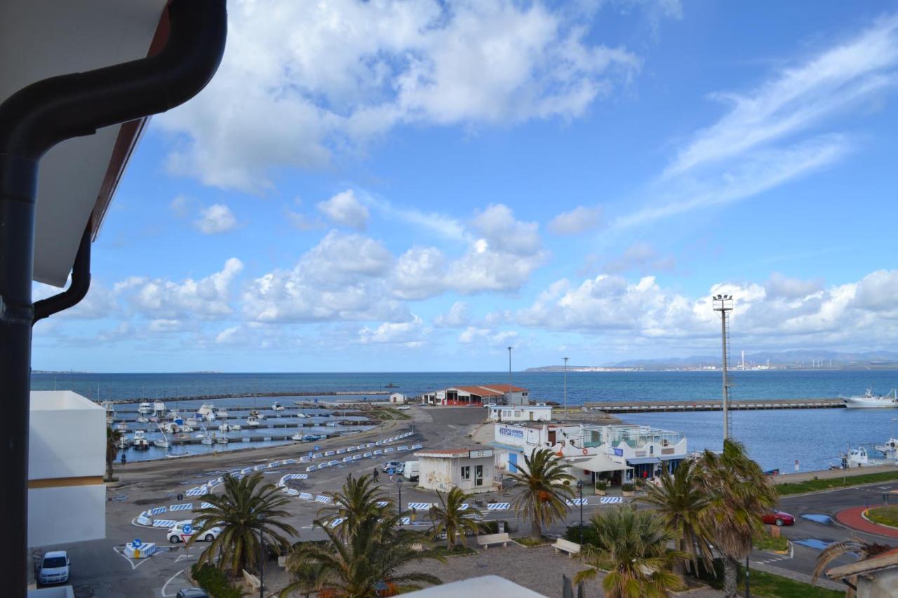 Attici Con Terrazzo Vista Mare Apartment Calasetta Luaran gambar