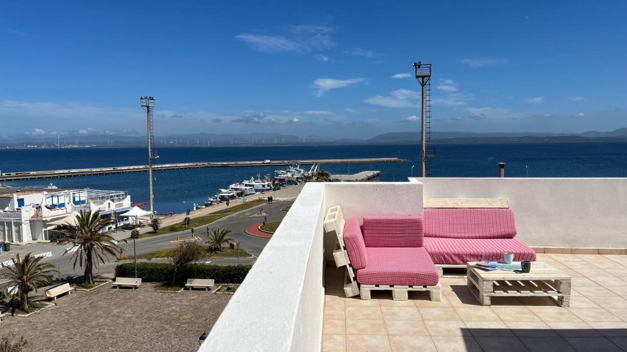 Attici Con Terrazzo Vista Mare Apartment Calasetta Luaran gambar