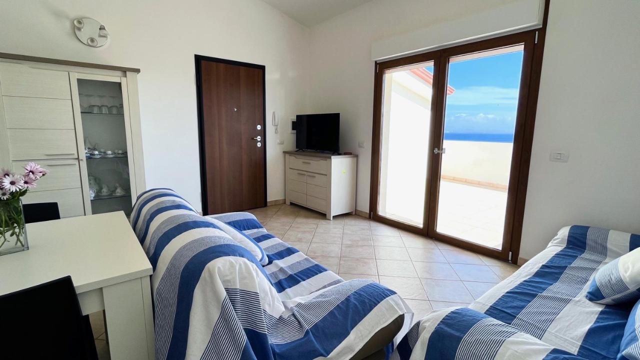 Attici Con Terrazzo Vista Mare Apartment Calasetta Luaran gambar