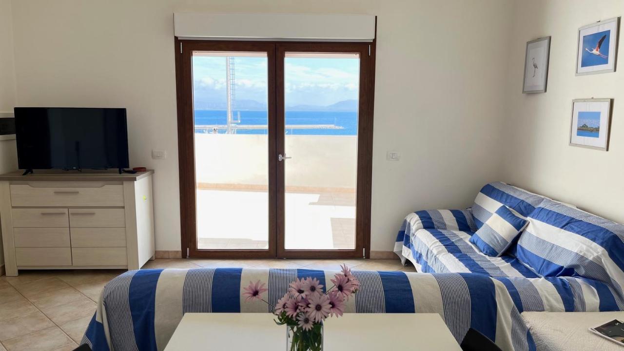 Attici Con Terrazzo Vista Mare Apartment Calasetta Luaran gambar