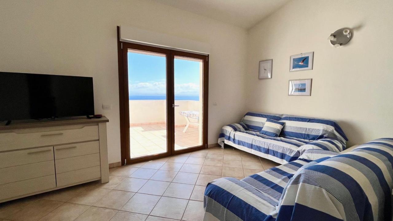 Attici Con Terrazzo Vista Mare Apartment Calasetta Luaran gambar