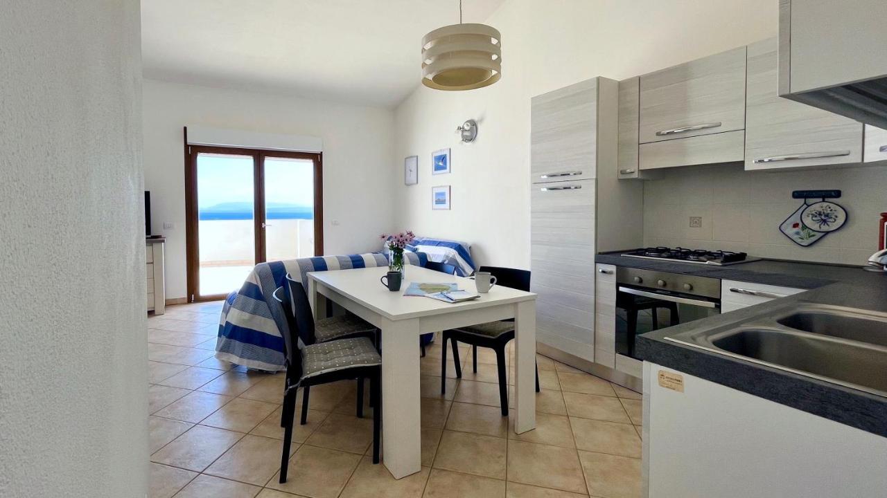 Attici Con Terrazzo Vista Mare Apartment Calasetta Luaran gambar