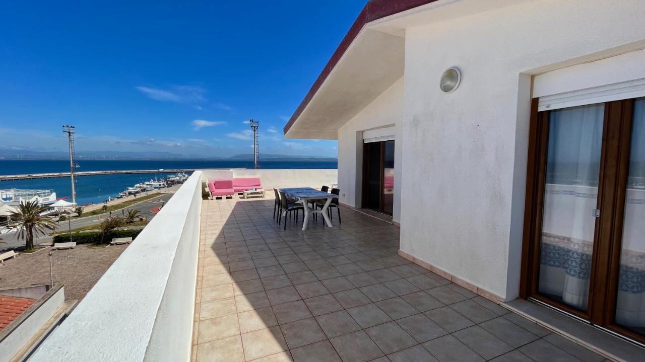 Attici Con Terrazzo Vista Mare Apartment Calasetta Luaran gambar