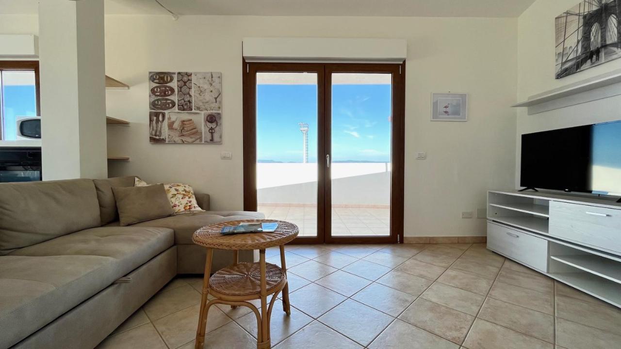 Attici Con Terrazzo Vista Mare Apartment Calasetta Luaran gambar