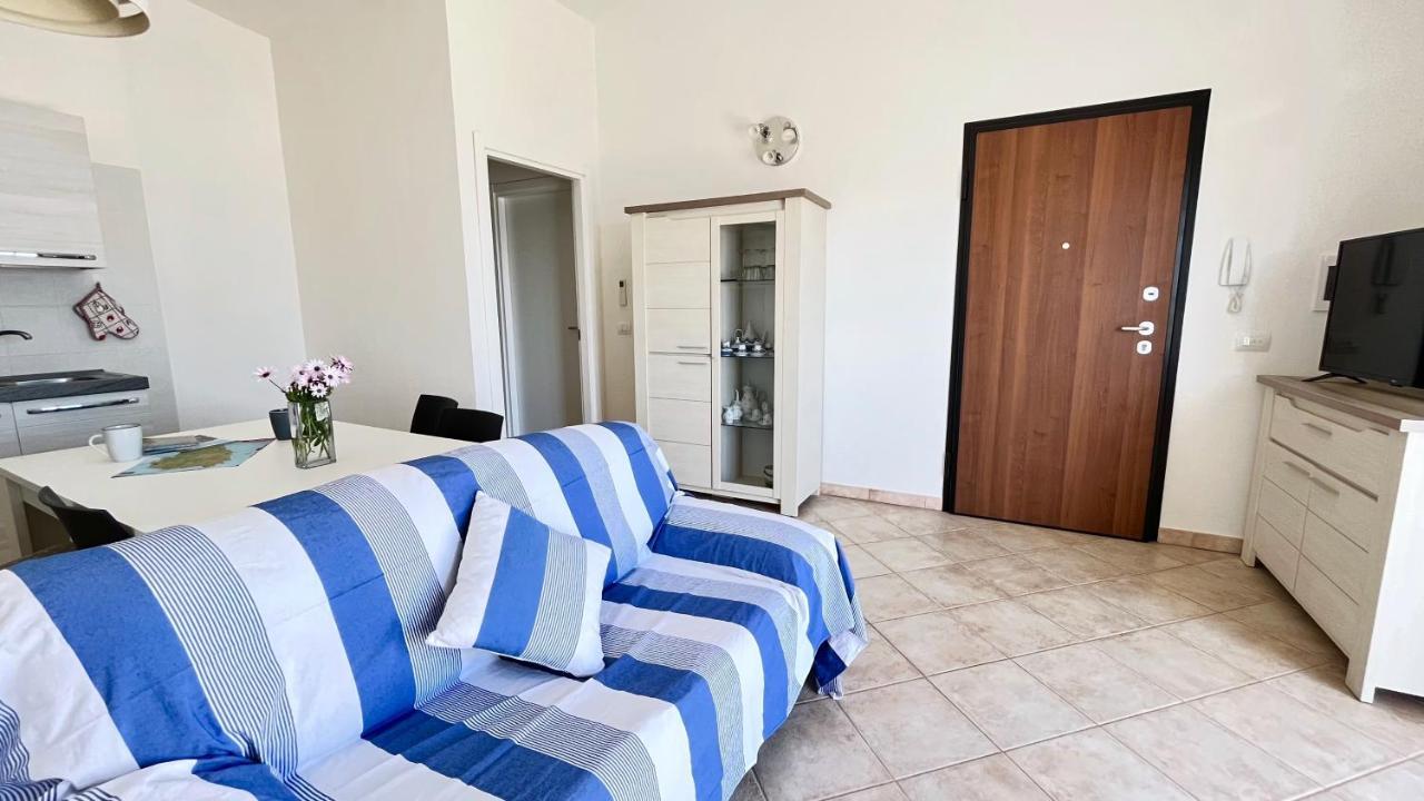 Attici Con Terrazzo Vista Mare Apartment Calasetta Luaran gambar