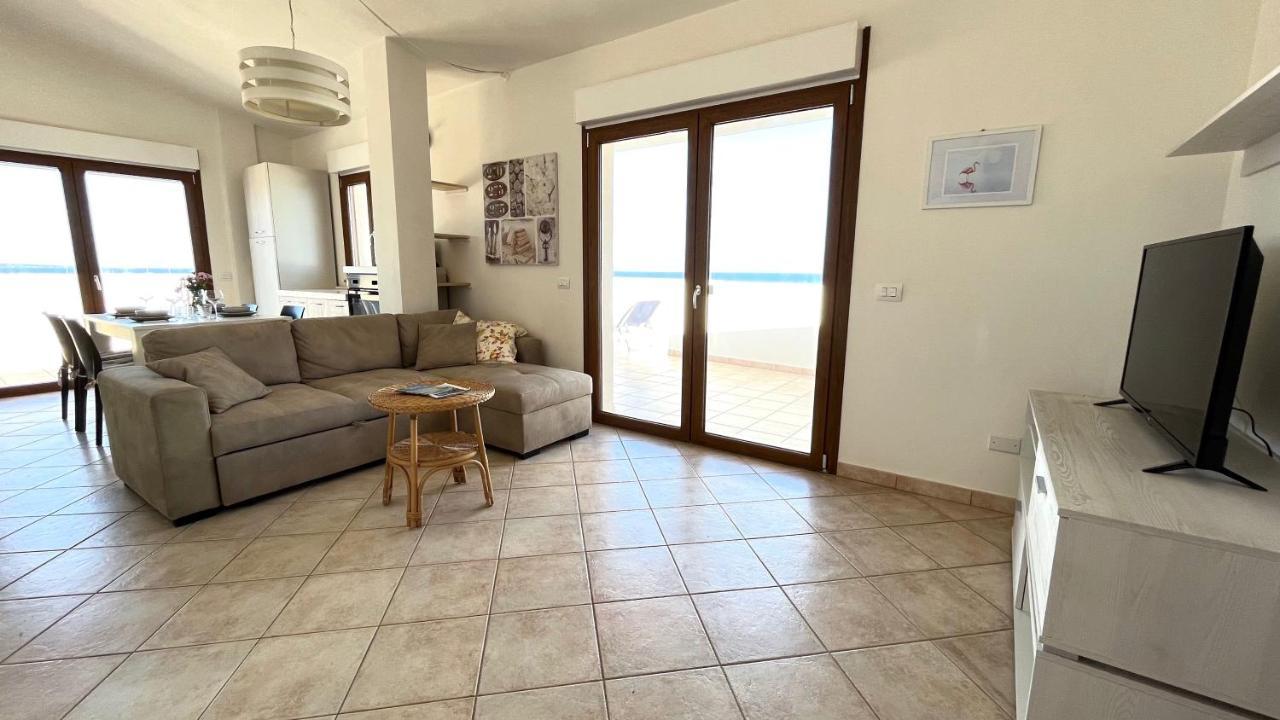 Attici Con Terrazzo Vista Mare Apartment Calasetta Luaran gambar